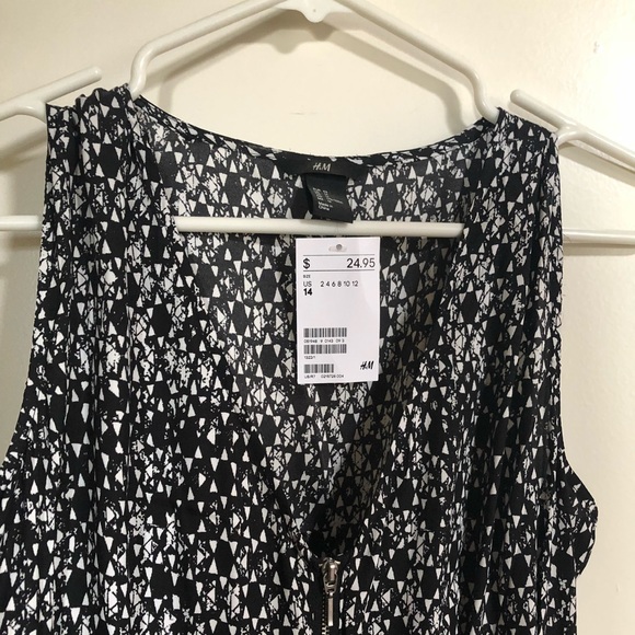 Black / White Triangle Pattern Front ZIP Dress NWT - Picture 3 of 3